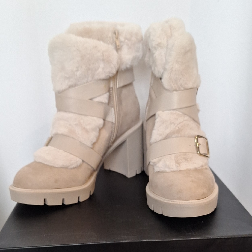 INC International Concepts Cream Faux Fur-Lined Clunky Boots Size 9